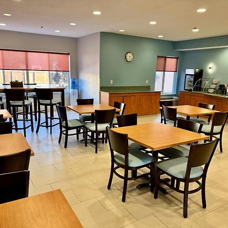 Days Inn & Suites By Wyndham Madison Ngoại thất bức ảnh