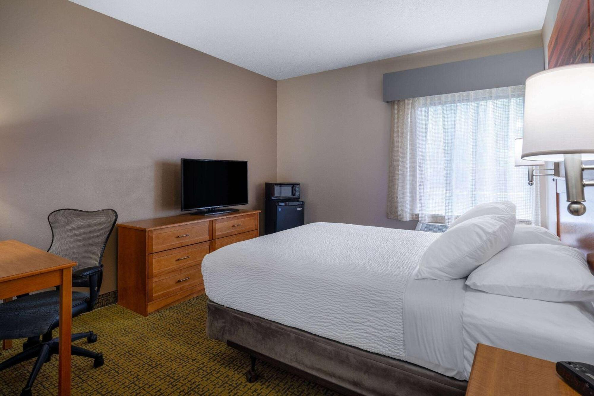 Days Inn & Suites By Wyndham Madison Ngoại thất bức ảnh