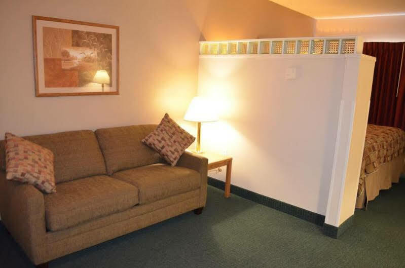 Days Inn & Suites By Wyndham Madison Ngoại thất bức ảnh