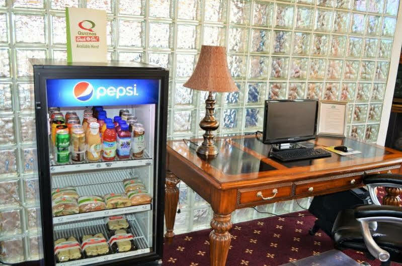 Days Inn & Suites By Wyndham Madison Ngoại thất bức ảnh
