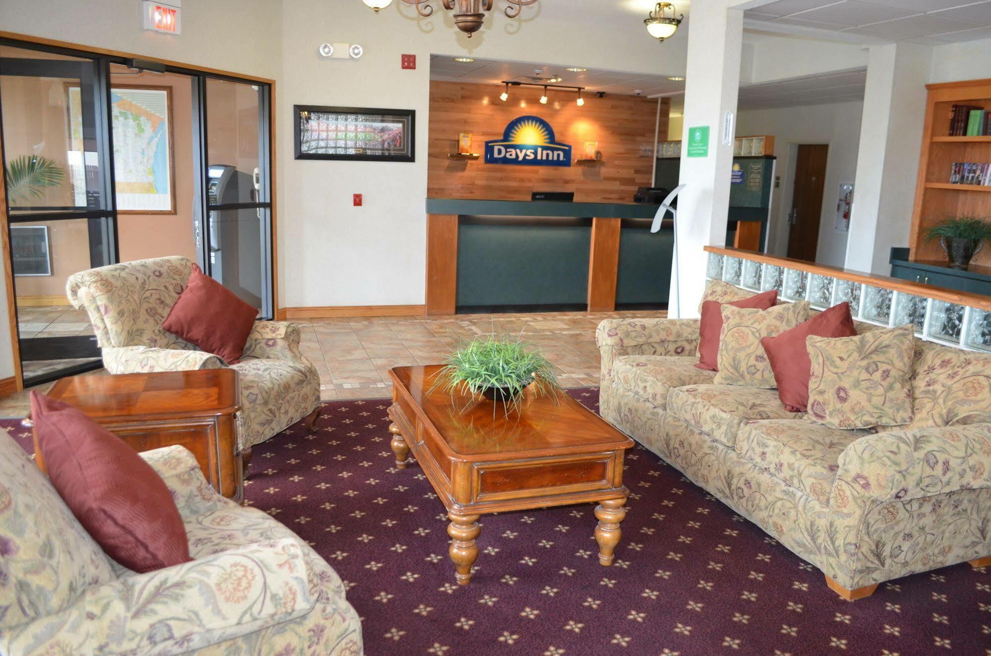Days Inn & Suites By Wyndham Madison Ngoại thất bức ảnh